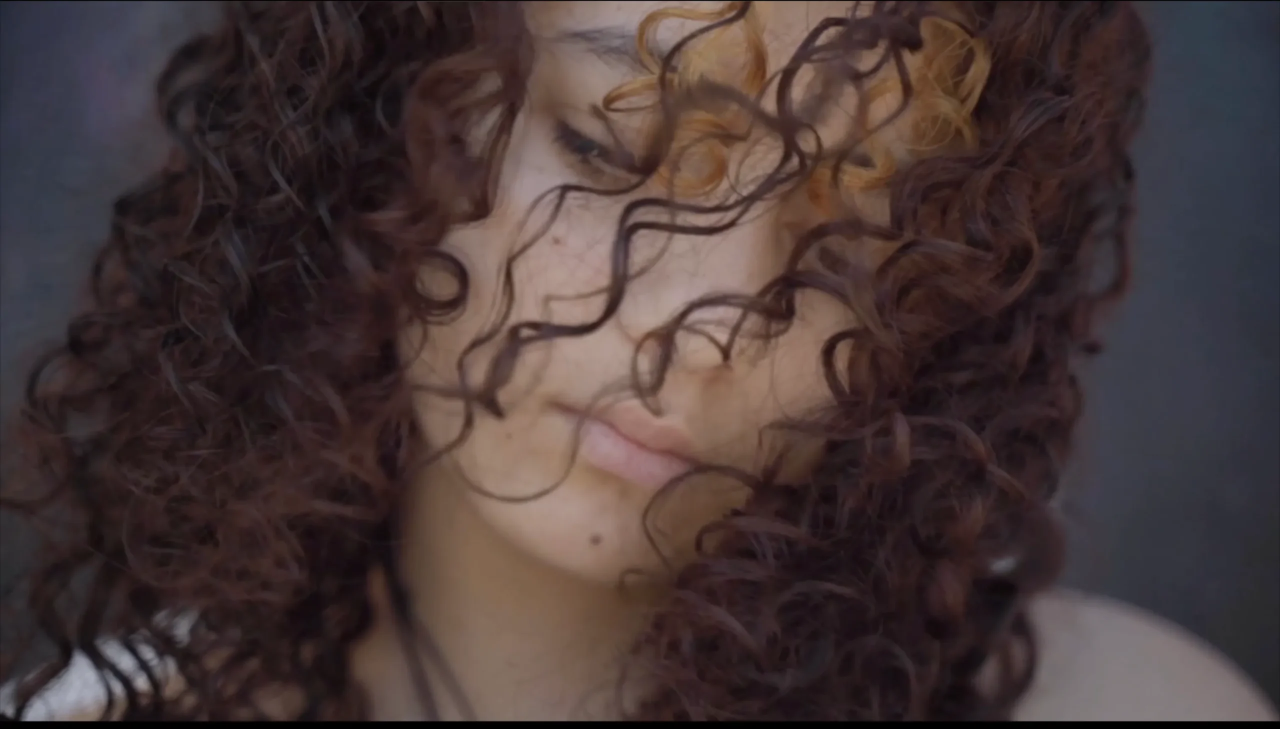 A girl with curly hair in soft light — ActFem